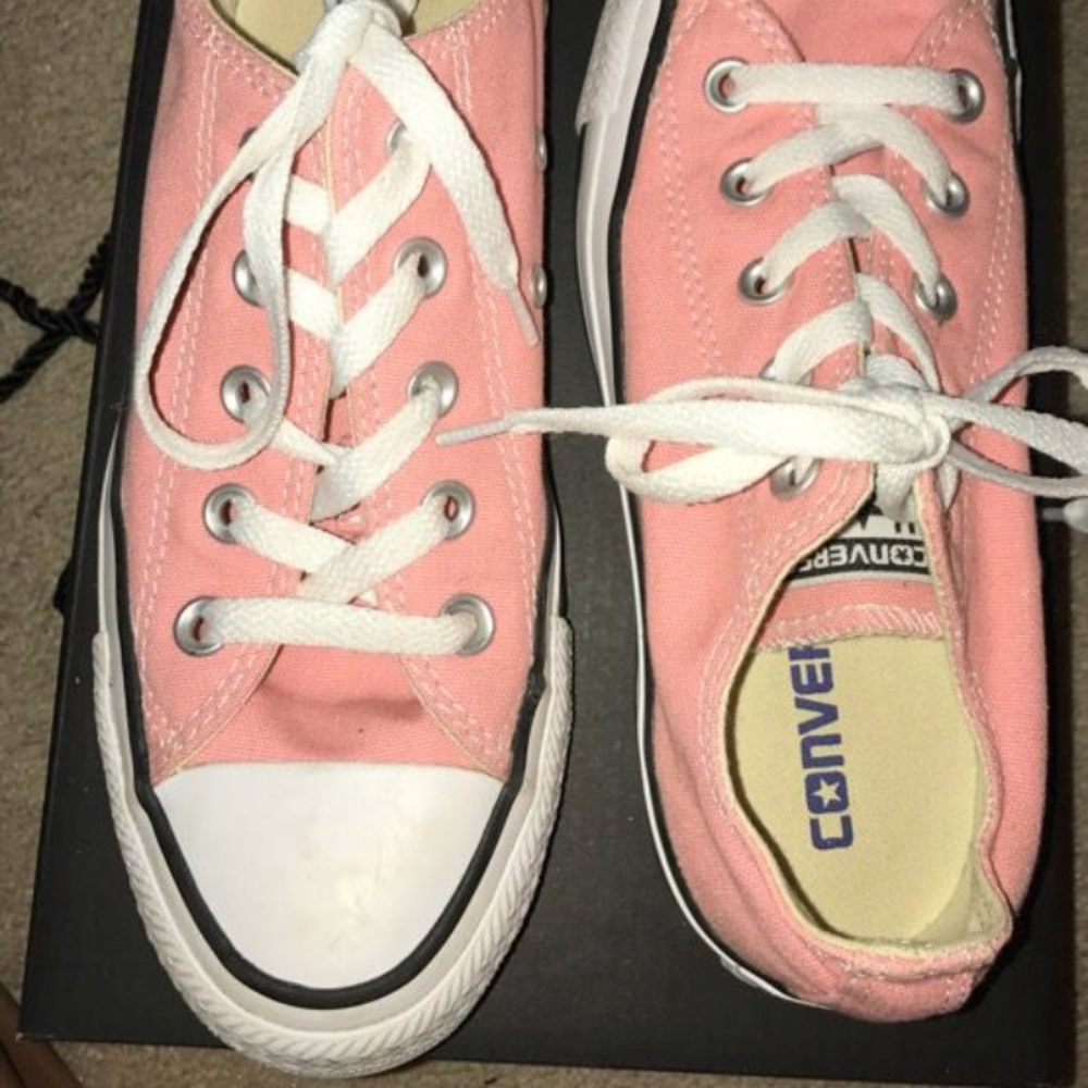 Brand new light pink converse